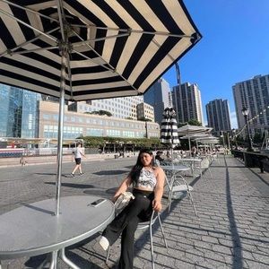 Meet your Posher, Roxana